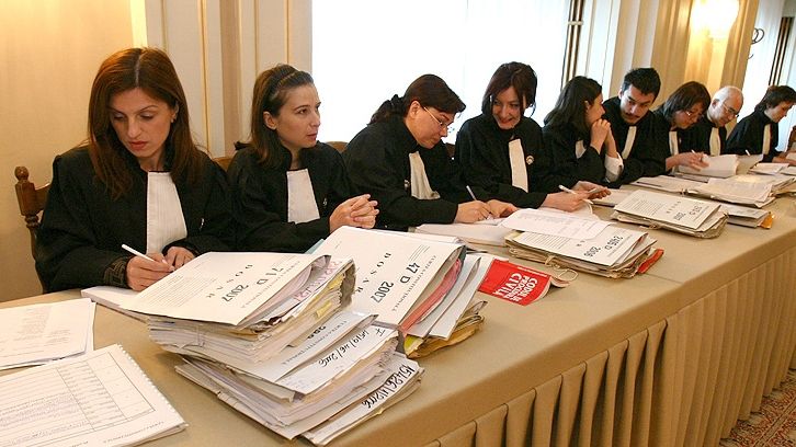 Avocaţii rămân cu superimunitate. Legea, neschimbată
