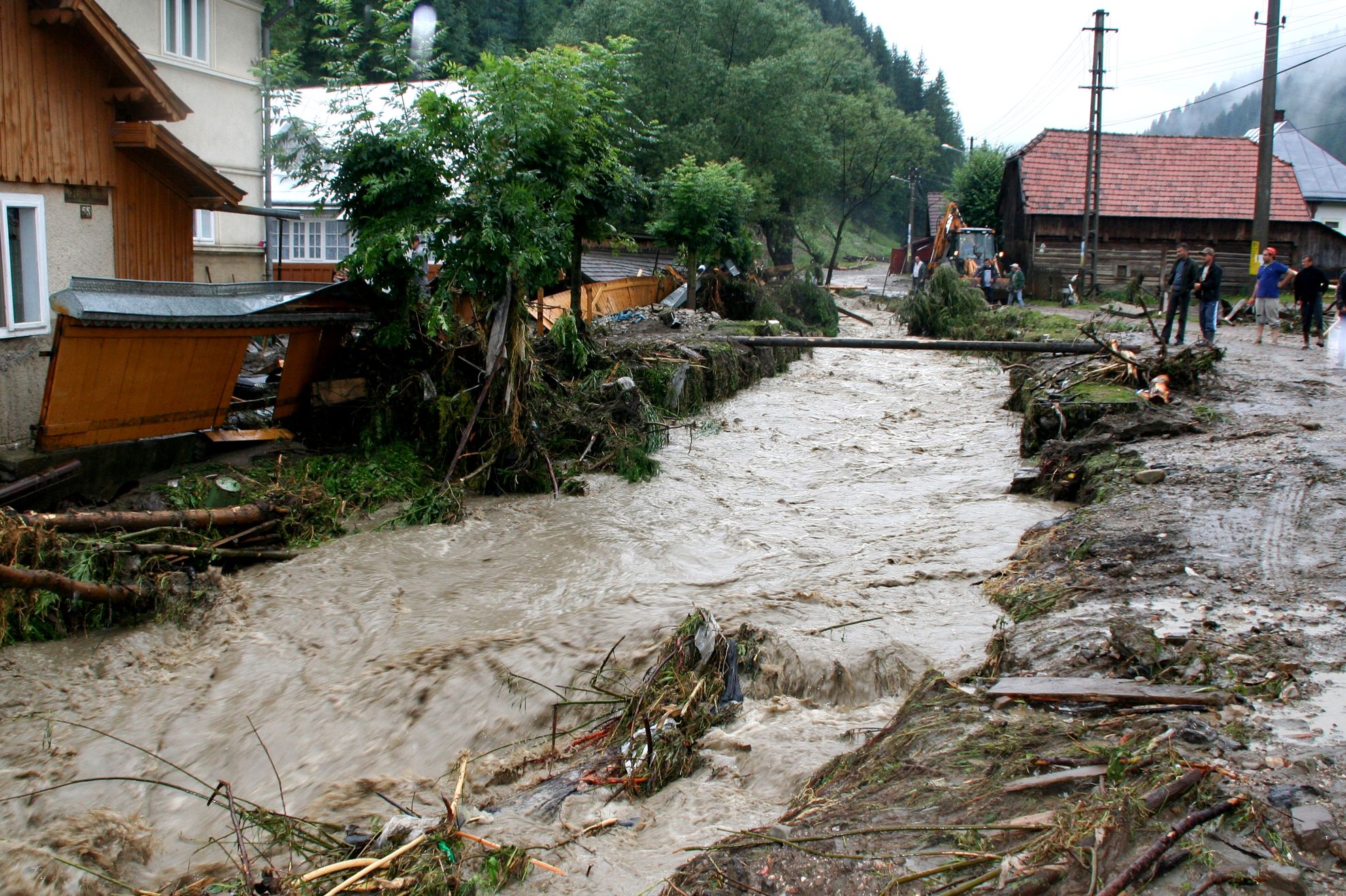 Cod portocaliu de inundaţii pe râuri din judeţele Prahova şi Buzău