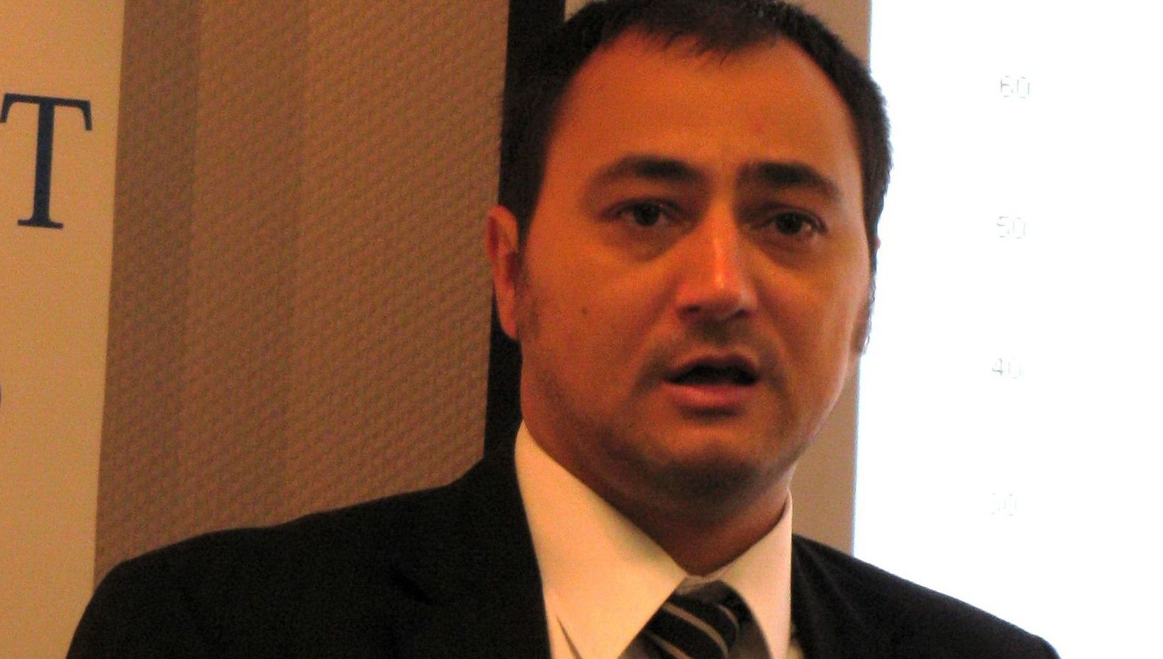 Purtătorul de cuvânt al Guvernului îşi cere scuze pentru exprimarea la adresa jurnaliştilor
