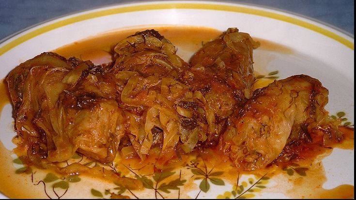 Un fotbalist din Liga 1 a ajuns la spital, după ce a mâncat sarmale pentru prima dată 