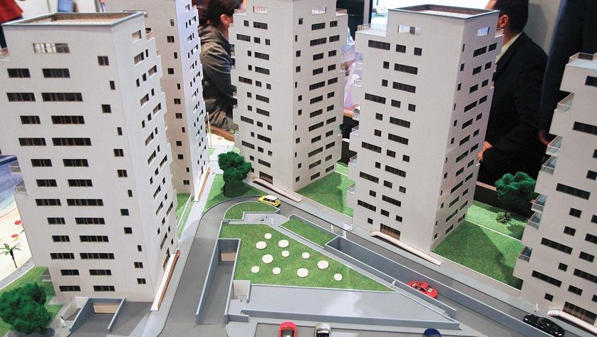 Avertismentul lui Isărescu: Dobânzile scăzute ar putea cauza un nou boom în imobiliare