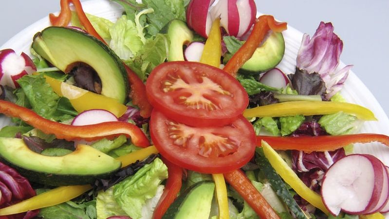 Salatele sunt recomandate pe canicula