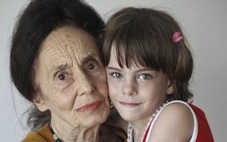 Drama prin care trece femeia care a dat naștere unei fetițe la 67 de ani 
