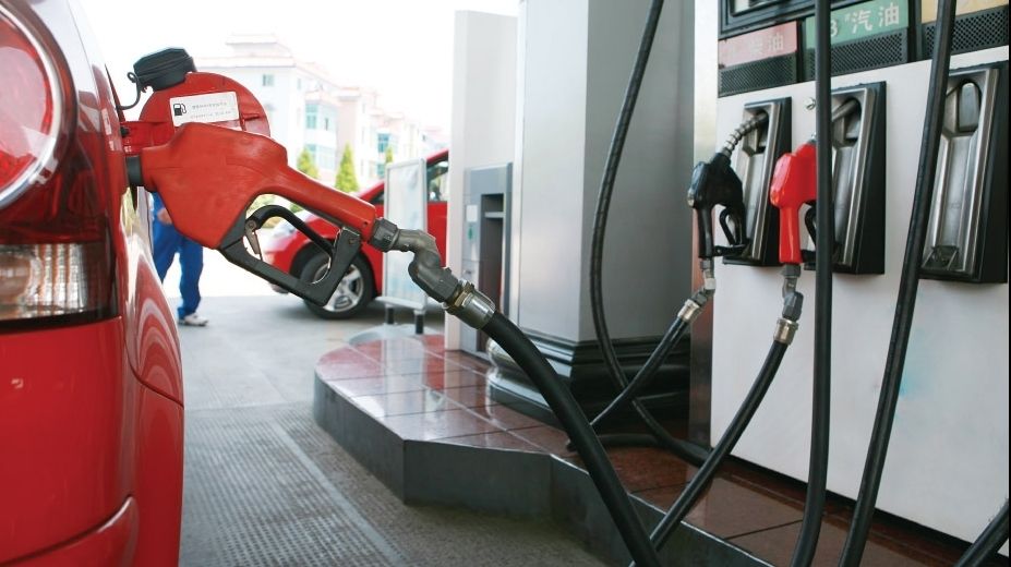 Prețuri RECORD la pompă - Benzina a sărit de 7 lei. Previziunile sumbre ale economiștilor