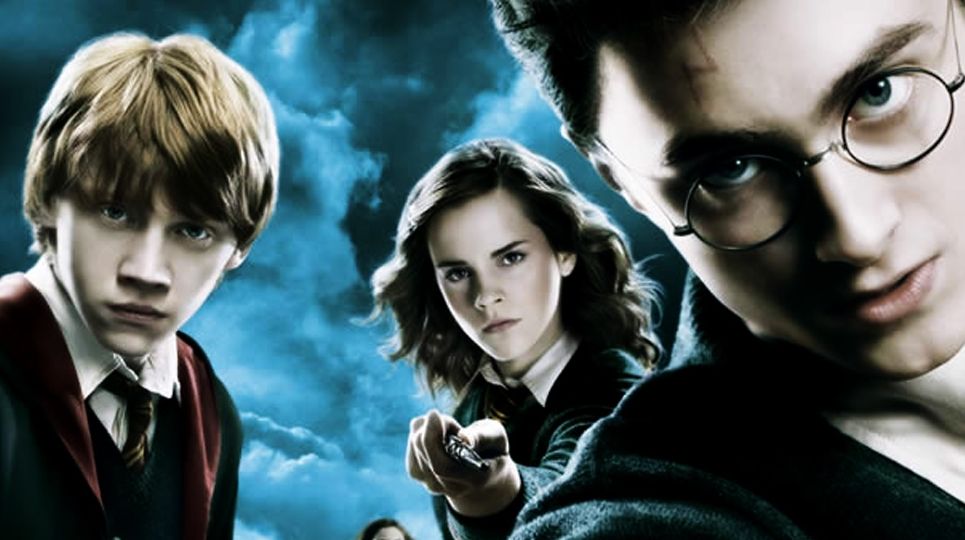 J. K. Rowling va lansa de Crăciun 12 poveşti bazate pe franciza literară "Harry Potter"