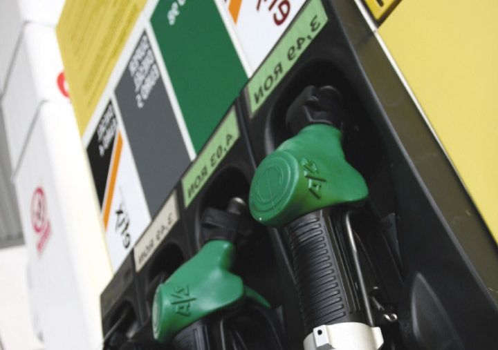 Mai multe țări europene vor să facă economie la carburanți