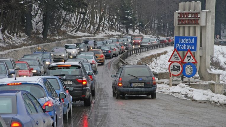 Trafic rutier aglomerat pe Valea Prahovei