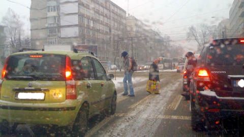 Informare meteo. Ninsori, lapoviţă şi vânt în aproape toată ţara 