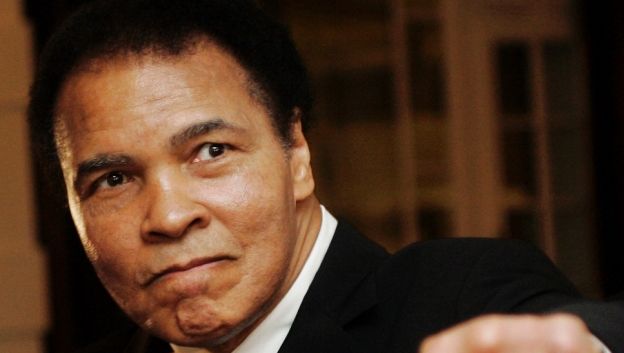 Fiul lui Muhammad Ali şi mama sa, reţinuţi pe aeroport în SUA de Imigraţie. Ce întrebare li s-a pus
