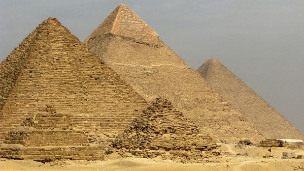 Fast-food-uri la piramide! Lucruri neştiute despre cele mai cunoscute atracţii turistice din lume