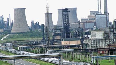 OMV Petrom va plăti până la 100 milioane dolari pentru "taxa pe stâlp"