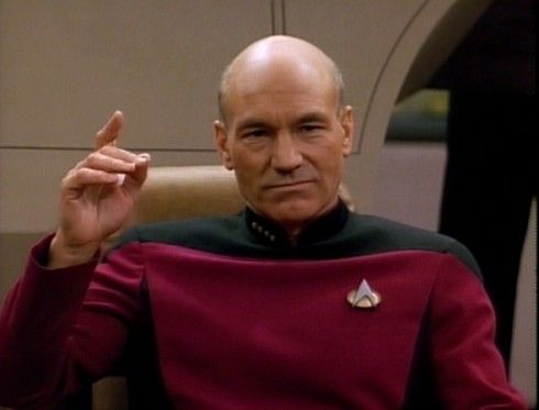 Patrick Stewart, căpitanul Picard din "Star Trek", ironizează "provocarea găleţii cu gheaţă"