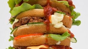 Produsele fast food au un conţinut ridicat de e-uri, zahăr și sare