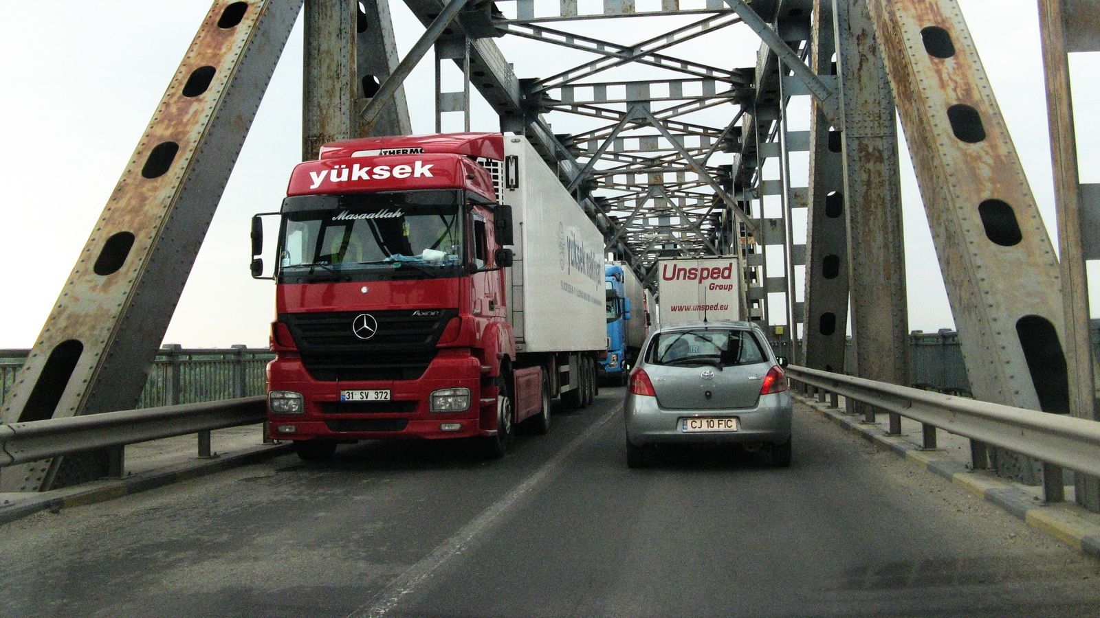 Atenție, șoferi! Sunt restricții de trafic pe Podul „Prieteniei”. Cât vor dura lucrările.