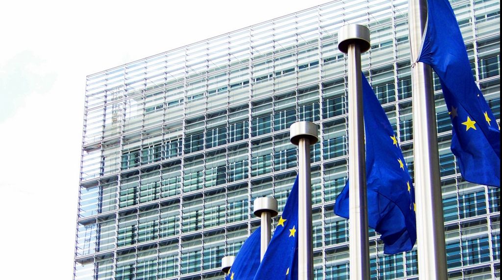 RAPORT MCV: Comisia UE, îngrijorată de influenţa politicului în numirea conducerii Parchetului