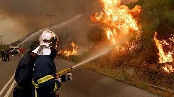 Incendiu violent de la Satu Mare, nestins de 48 de ore.Mai mulți experți din Canada, la fața locului