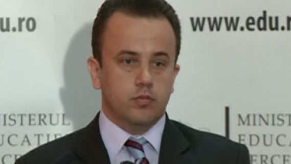 Liviu Pop schimbă tot: Niciun manual auxiliar sau alternativ nu mai este valabil