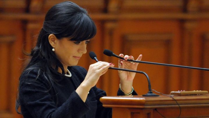 OANA MIZIL, CONDAMNATĂ la 3 ani cu SUSPENDARE