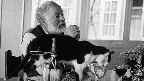 REŢETA preferată de burger a scriitorului Ernest Hemingway, PUBLICATĂ în premieră. VEZI reţeta!