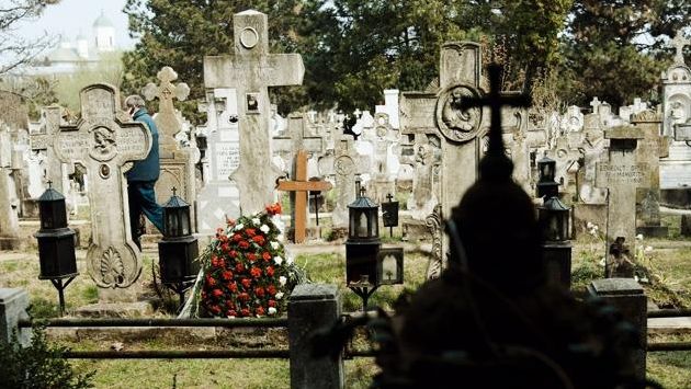 ŞOC: Ce a găsit familia în mormântul unei femei moarte cu 43 de ani în urmă