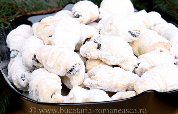 Cornulețe cu nucă, fragede de se topesc în gură