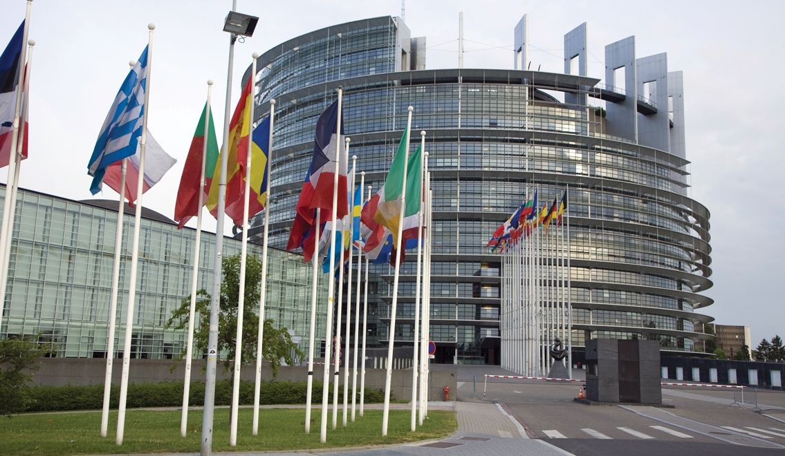 Europenii nu mai au încredere în UE, nici în principalele sale instituţii. Românii fac excepţie