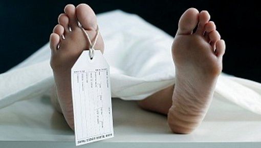 Anchetă uriașă după ce un bărbat de 81 de ani a fost găsit mort în curtea spitalului din Medgidia/ Foto cu caracter sugestiv