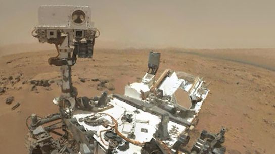 Robotul explorator marţian Curiosity caută urme de viaţă la baza muntelui Muntelui Sharp