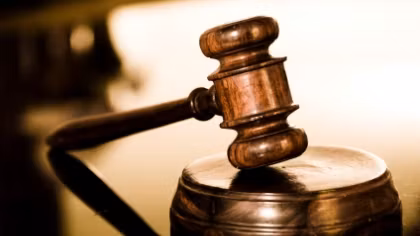 Asistentă condamnată la patru ani de închisoare pentru că a eliberat certificate false de habdicap