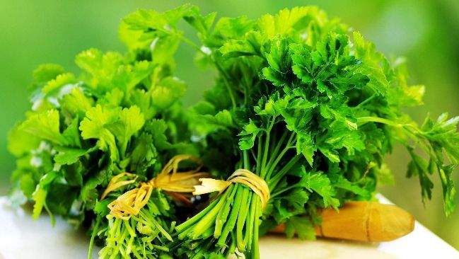 9 beneficii ale pătrunjelului