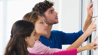 Studenții se opun Academiei Române: Nu poți fi obligat să rămâi în țară după absolvire