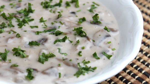 REŢETA ZILEI: Ciuperci cu smântână