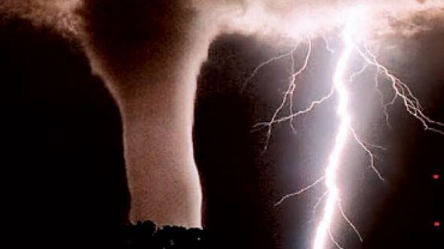 Cel puţin zece morţi în urma tornadelor care traversează SUA 