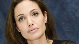 Angelina Jolie a primit titlul de Honorary Dame din partea reginei Elizabeth a II-a a Marii Britanii