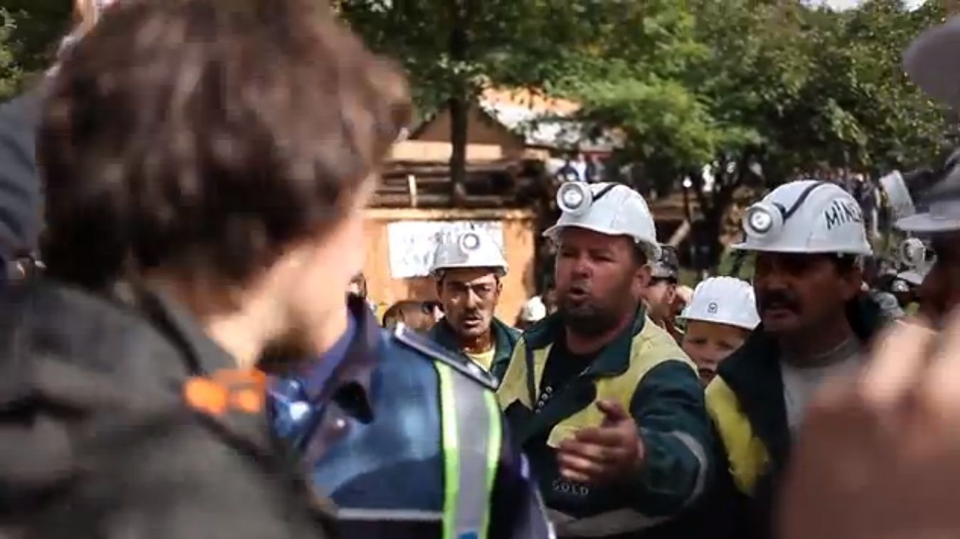 Minerii din Valea Jiului PROTESTEAZĂ la sediul Complexului Energetic. Update