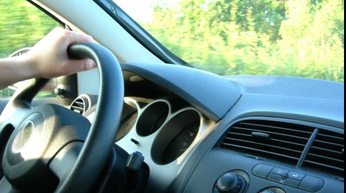 Se schimbă CODUL RUTIER! Cine nu plătește taxele la timp, nu mai circulă cu mașina