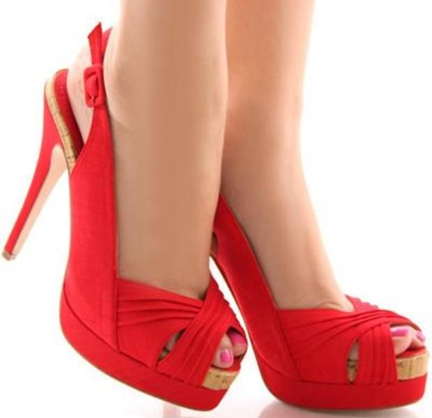 O tânără a reclamat la 112 că i s-a rupt tocul de la pantof 