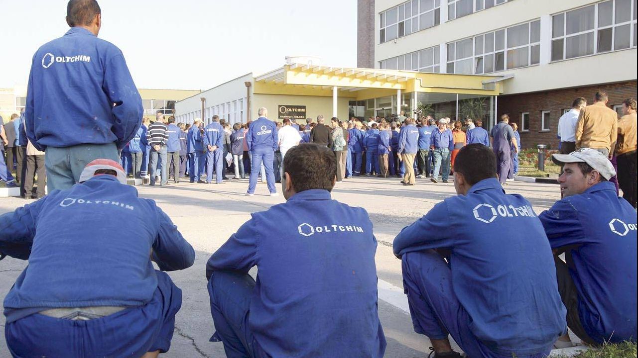 MUTARE SURPRIZĂ în cazul Oltchim: Statul preia Arpechim de la Petrom