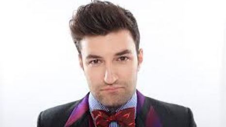 Smiley s-a făcut bărbat de casă. Ipostaze în care nu te aşteptai să-l vezi  