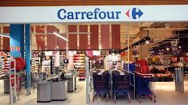 Clipe de groază în parcarea unui supermarket Carrefour