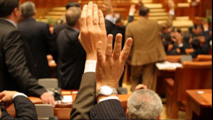 Fenomenul "traseiștilor" ia sfârșit! Senatul a respins OUG care permitea migrația către alt partid
