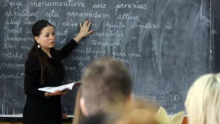 Profesorii vor primi salariile pe luna ianuarie cu 10 zile întârziere. UPDATE