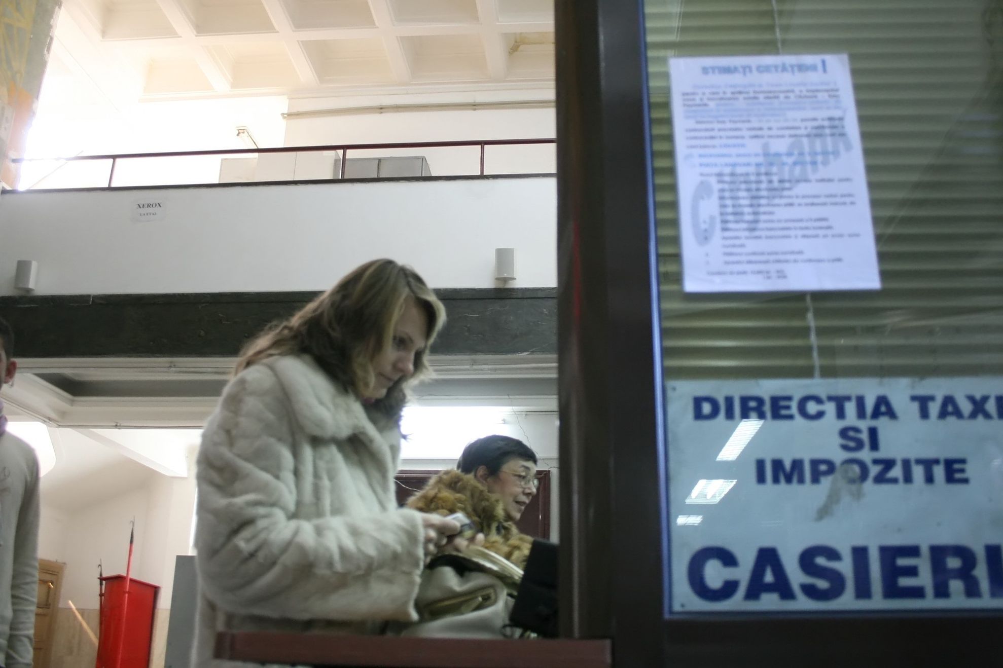 Nu-ţi plăteşti taxele până la 31 martie? Poţi să pierzi alocaţia pentru copii şi ajutoarele sociale