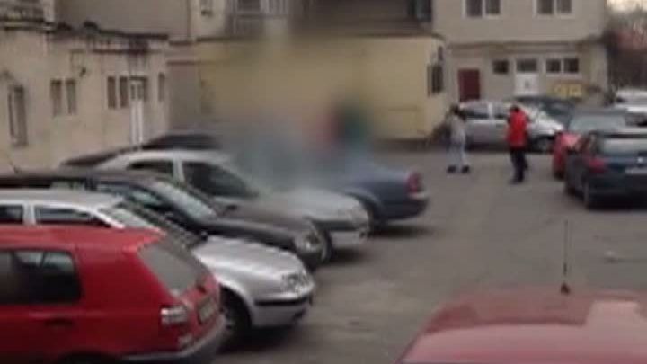 Elev de 16 ani la spital cu fractură nazală, după ce a fost bătut de un coleg la şcoală