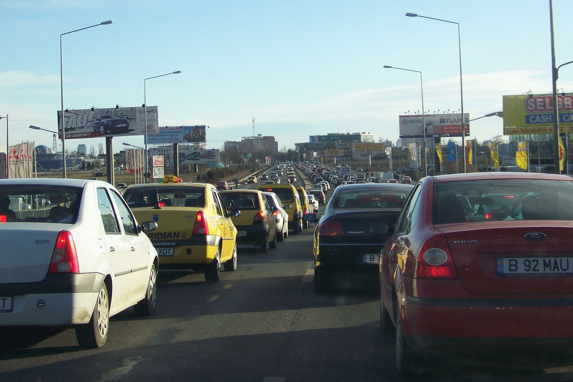 TRAFIC BLOCAT pe Valea Prahovei. Poliţia a DEVIAT traficul