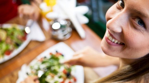 Alimentele au un gust mai bun dacă sunt însoţite de sunete complementare 