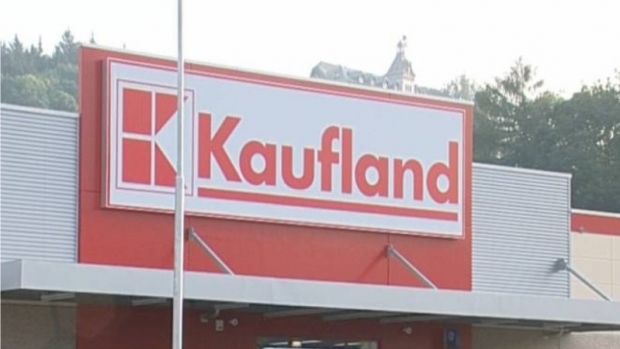 "M-a durut sufletul!". Imaginile sfâşietoare surprinse într-un magazin Kaufland 