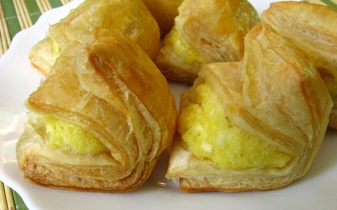 REŢETA ZILEI: Pateuri cu brânză