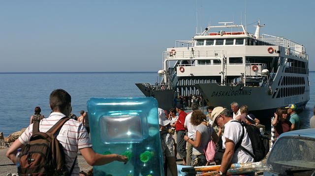 Au început recrutările pentru JOBURI de vară în insulele din Grecia