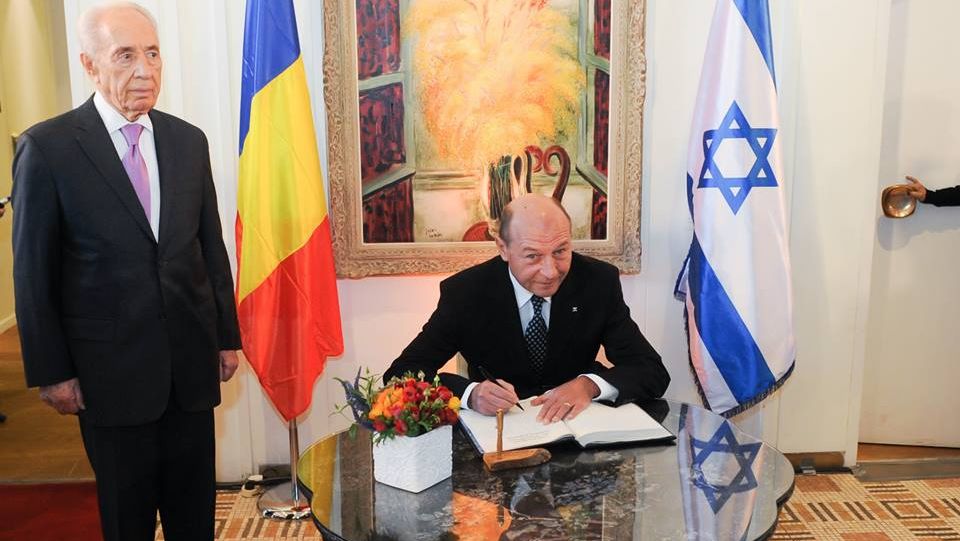 PRESĂ: Traian Băsescu: Le vom da înapoi evreilor ce le-au luat comuniștii 
